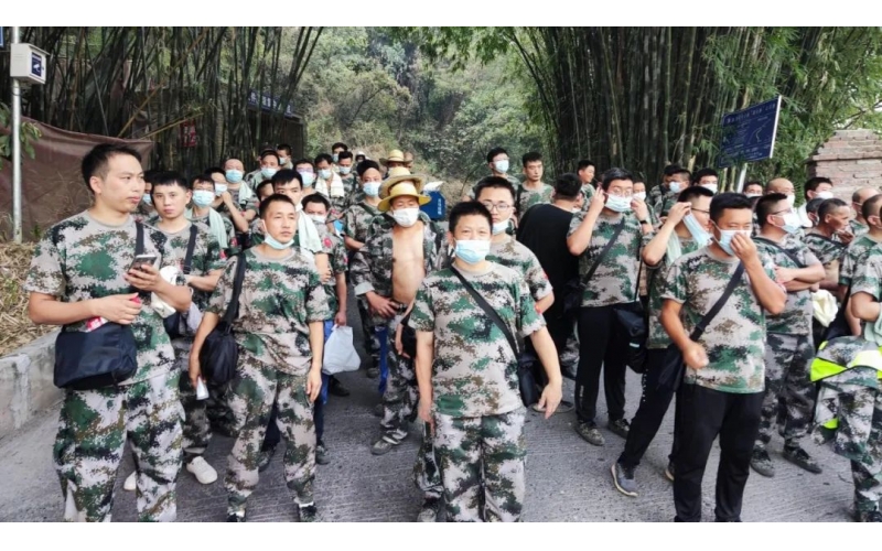 山火中的6766澳门娱乐直营人：滅山火，我請戰！